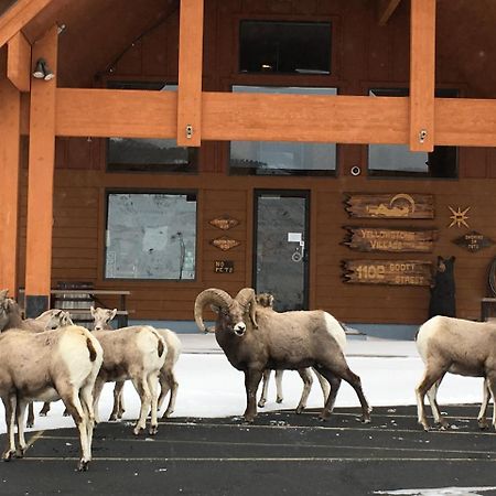 Yellowstone Village Inn&Suites Gardiner Esterno foto