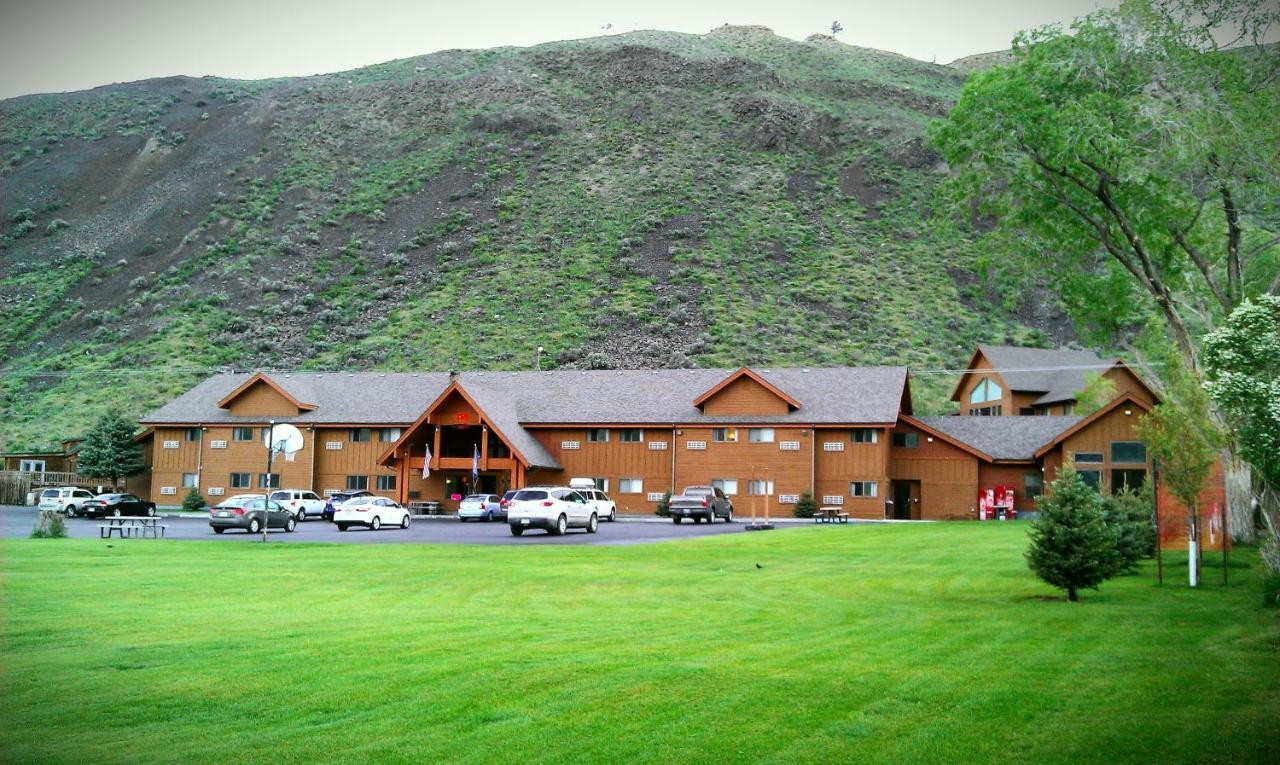 Yellowstone Village Inn&Suites Gardiner Esterno foto