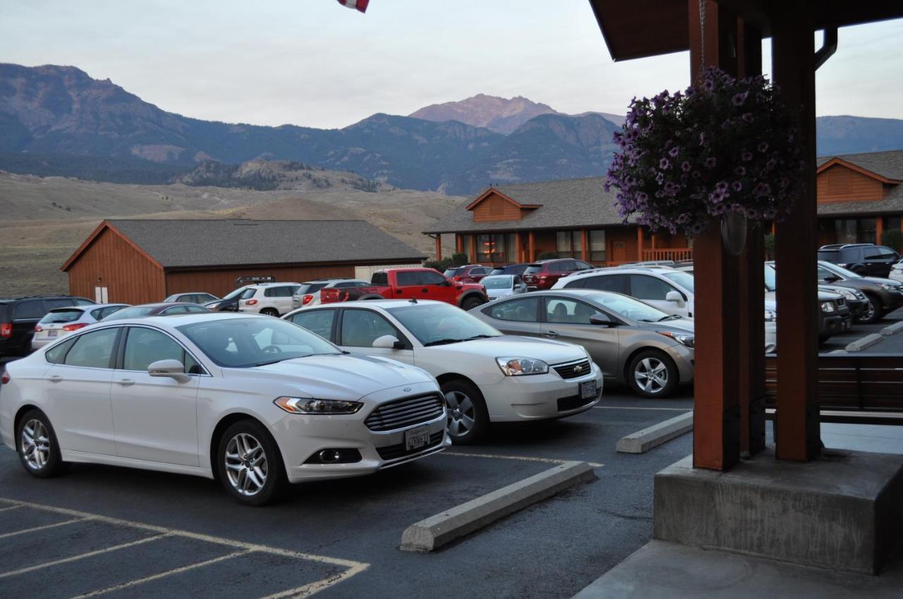 Yellowstone Village Inn&Suites Gardiner Esterno foto