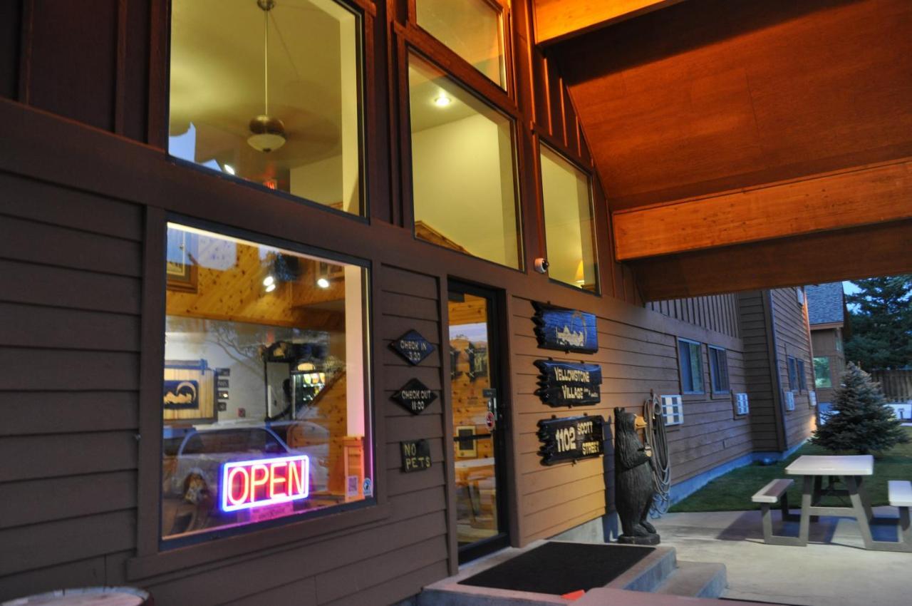 Yellowstone Village Inn&Suites Gardiner Esterno foto