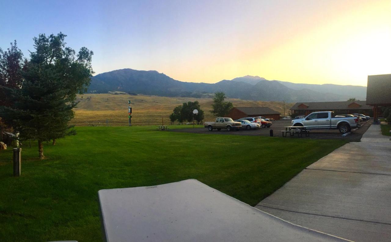 Yellowstone Village Inn&Suites Gardiner Esterno foto