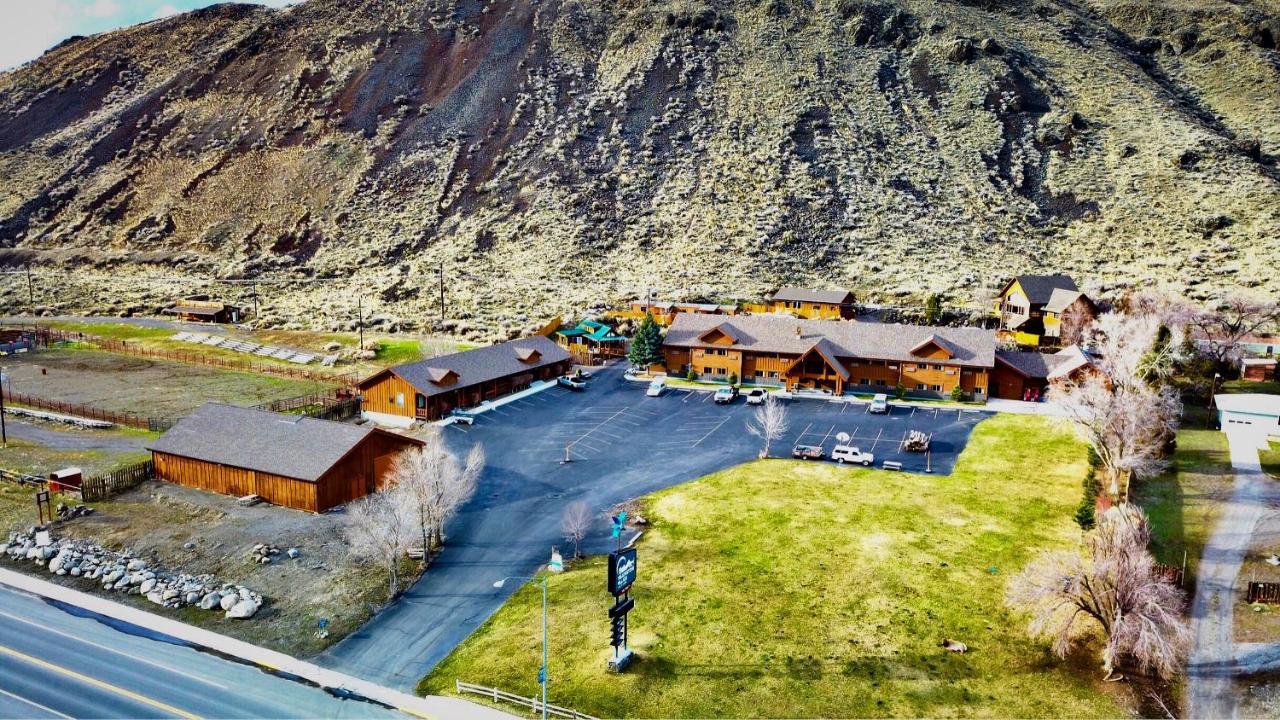Yellowstone Village Inn&Suites Gardiner Esterno foto