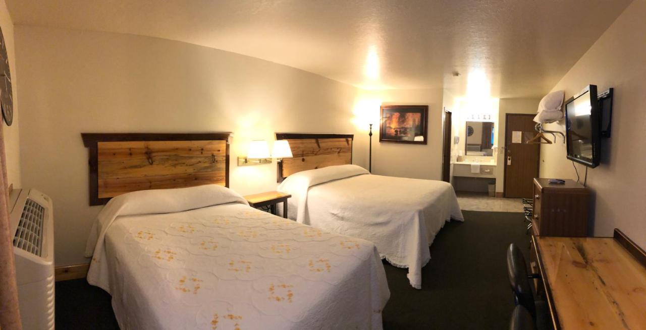 Yellowstone Village Inn&Suites Gardiner Esterno foto