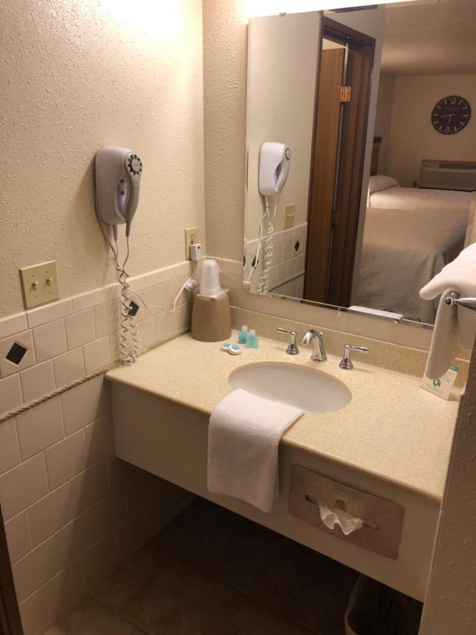 Yellowstone Village Inn&Suites Gardiner Esterno foto