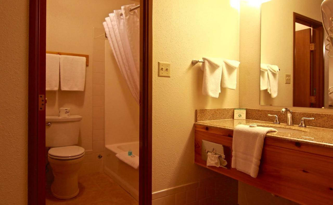 Yellowstone Village Inn&Suites Gardiner Esterno foto