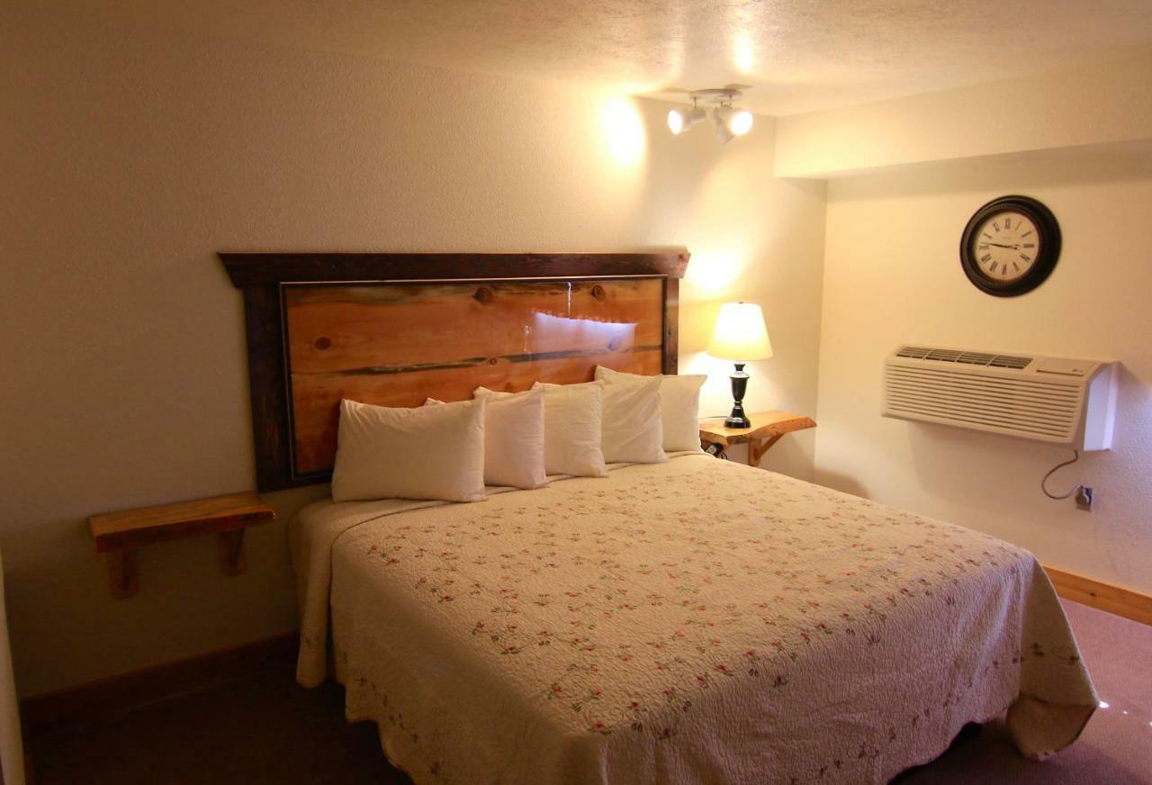 Yellowstone Village Inn&Suites Gardiner Esterno foto