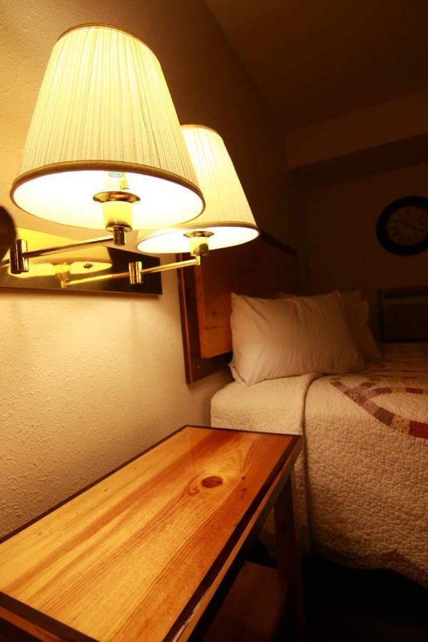 Yellowstone Village Inn&Suites Gardiner Esterno foto