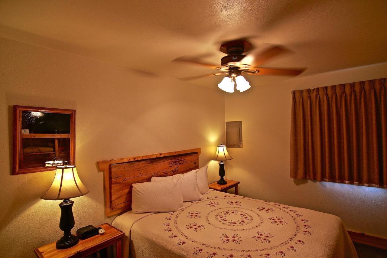 Yellowstone Village Inn&Suites Gardiner Esterno foto